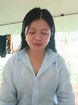 Snapshot of lisa-bae00 chatting on 05-17-26, 12:10 lisa-bae00 online show from 05-17-26, 12:10