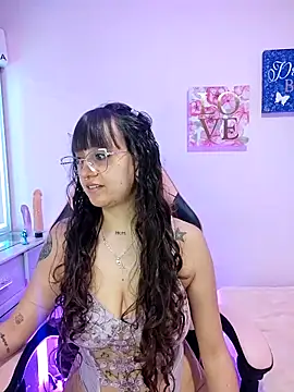 Snapshot of Pinkvixen69 chatting on 05-07-26, 06:22 Pinkvixen69 online show from 05-07-26, 06:22