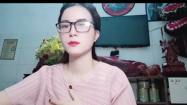 Family-Lovee online show from 06-15-26, 05:45