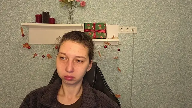 CuteEllii online show from 12-15-25, 05:24