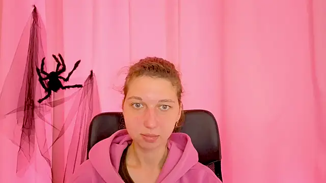 CuteEllii online show from 11-19-25, 11:21