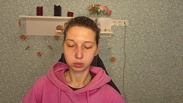 CuteEllii online show from 11-21-25, 05:06