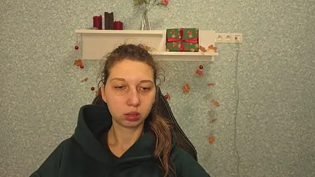 CuteEllii online show from 12-18-25, 05:23