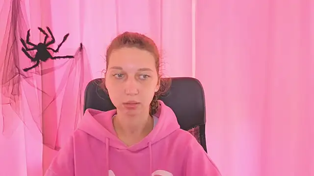 CuteEllii online show from 10-31-25, 11:07