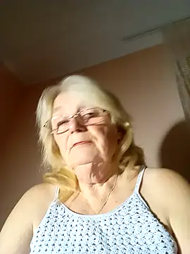 Snapshot of AmyLove353 chatting on 10-25-25, 09:15 AmyLove353 online show from 10-25-25, 09:15