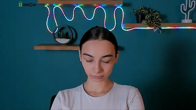 kira light   online show from 10-21-25, 08:36
