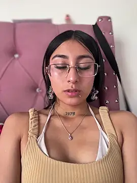 Violeet-Smith online show from 03-06-26, 05:08