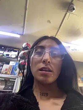 Violeet-Smith online show from 12-18-25, 04:44