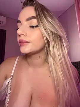 Snapshot of HugeBoobsAlice chatting on 07-17-26, 05:04 HugeBoobsAlice online show from 07-17-26, 05:04