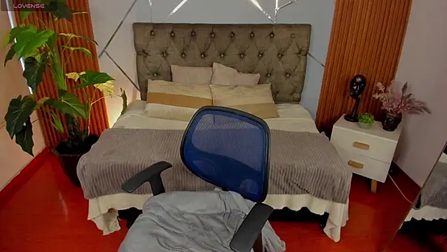 camilaa lux online show from 11-14-25, 01:59