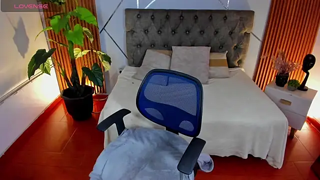 camilaa lux online show from 12-18-25, 04:17