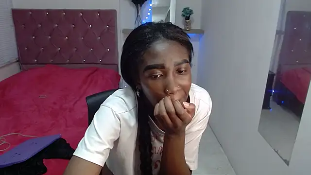 Snapshot of emyfuckhard chatting on 10-21-25, 03:33 emyfuckhard online show from 10-21-25, 03:33