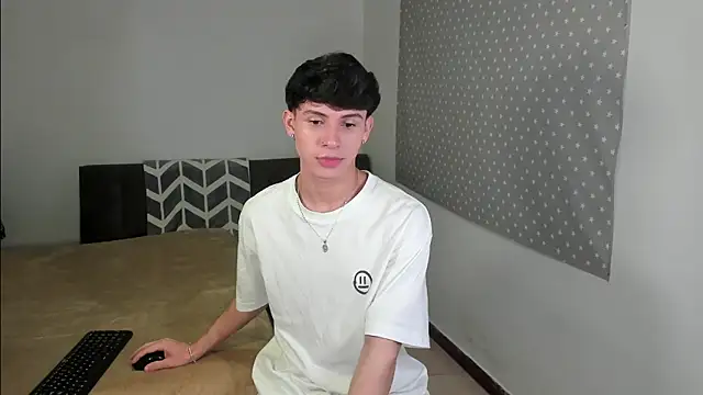 Snapshot of Will_starr chatting on 06-17-26, 03:50 Will starr online show from 06-17-26, 03:50