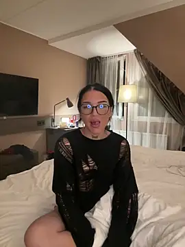 Gabbyys online show from 11-25-25, 11:48