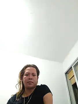 Snapshot of Eimy2025 chatting on 10-20-25, 06:30 Eimy2025 online show from 10-20-25, 06:30
