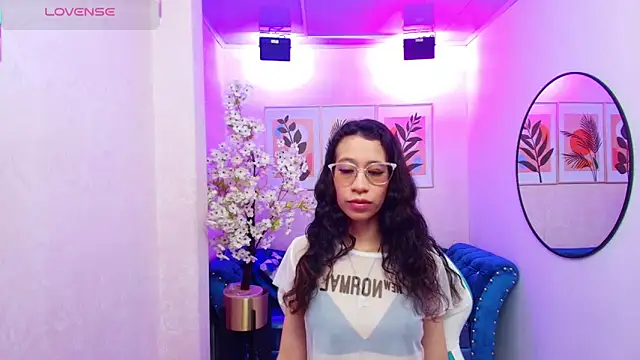 Snapshot of gabby_martinezz chatting on 10-21-25, 12:37 gabby martinezz online show from 10-21-25, 12:37