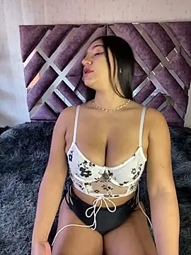 Snapshot of Ainhoa_Pink chatting on 10-23-25, 01:54 Ainhoa Pink online show from 10-23-25, 01:54