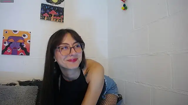 Snapshot of _IR1S_ chatting on 02-21-26, 01:18 IR1S online show from 02-21-26, 01:18