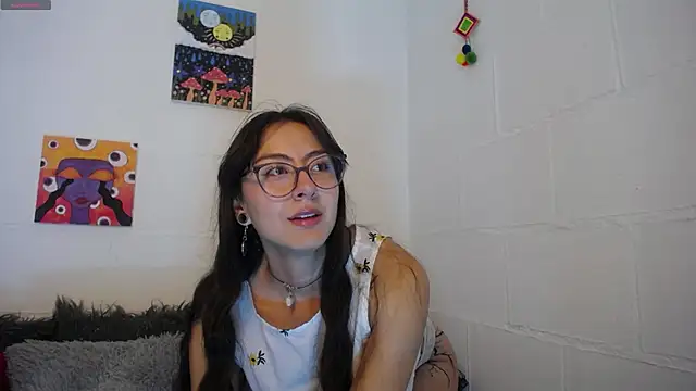 Snapshot of _IR1S_ chatting on 02-21-26, 11:29 IR1S online show from 02-21-26, 11:29