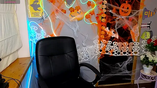 Snapshot of KittyShenson chatting on 11-05-25, 07:17 KittyShenson online show from 11-05-25, 07:17