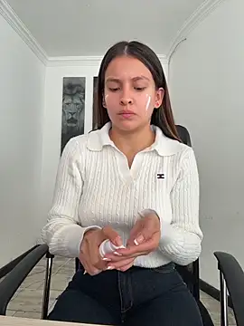 Snapshot of Talia_Bonet chatting on 06-15-26, 02:39 Talia Bonet online show from 06-15-26, 02:39