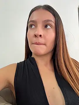 Snapshot of Talia_Bonet chatting on 06-16-26, 05:02 Talia Bonet online show from 06-16-26, 05:02