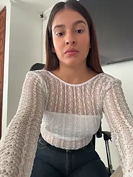 Snapshot of Talia_Bonet chatting on 05-20-26, 01:08 Talia Bonet online show from 05-20-26, 01:08