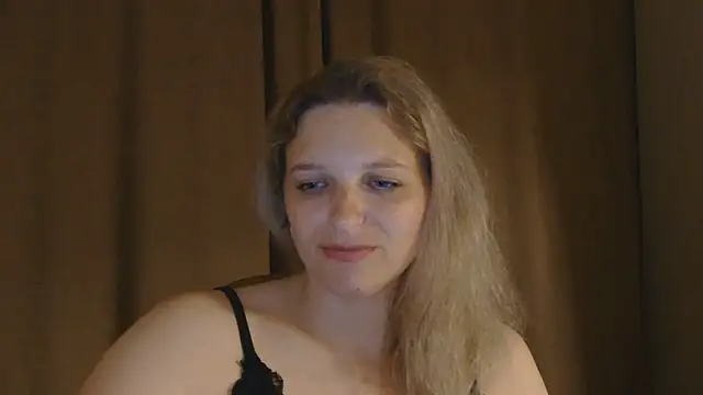 Snapshot of ElisSky301 chatting on 06-06-26, 08:25 ElisSky301 online show from 06-06-26, 08:25
