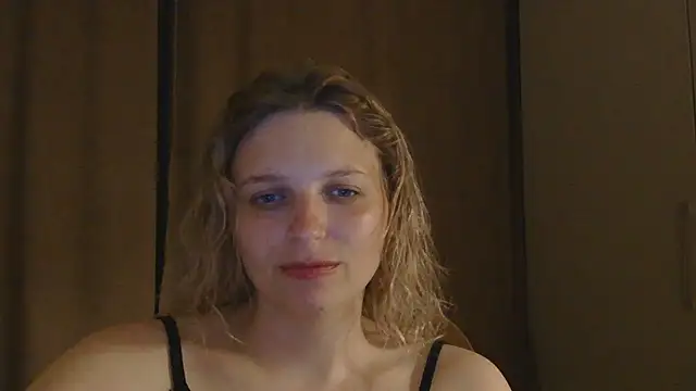 Snapshot of ElisSky301 chatting on 05-27-26, 08:16 ElisSky301 online show from 05-27-26, 08:16