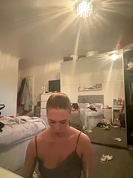 Snapshot of DaisyLoverxox chatting on 10-31-25, 04:58 DaisyLoverxox online show from 10-31-25, 04:58