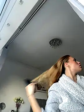 Snapshot of DaisyLoverxox chatting on 11-13-25, 09:35 DaisyLoverxox online show from 11-13-25, 09:35