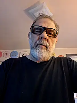 Snapshot of pena633 chatting on 05-05-26, 12:24 pena633 online show from 05-05-26, 12:24