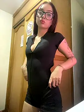Snapshot of karinna_AA chatting on 10-23-25, 04:22 karinna AA online show from 10-23-25, 04:22