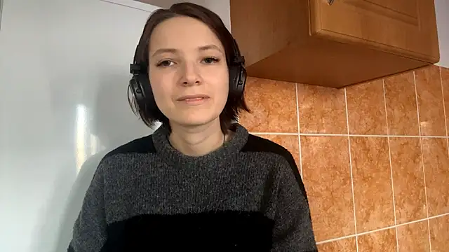 Snapshot of KindraScullion chatting on 10-23-25, 08:24 KindraScullion online show from 10-23-25, 08:24