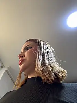 Snapshot of Beella1_ chatting on 07-10-26, 11:43 Beella1 online show from 07-10-26, 11:43