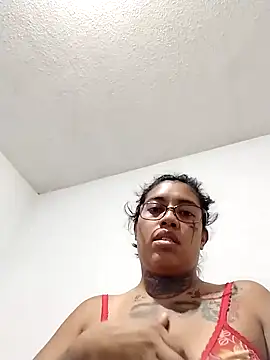 Snapshot of Chicattoo69 chatting on 10-21-25, 05:51 Chicattoo69 online show from 10-21-25, 05:51