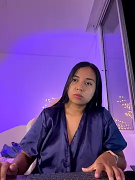 aly nicols online show from 11-08-25, 01:20