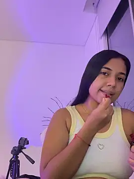 aly nicols online show from 12-22-25, 02:11