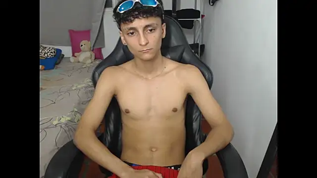 Snapshot of Alejandro_Cutee chatting on 11-08-25, 03:21 Alejandro Cutee online show from 11-08-25, 03:21