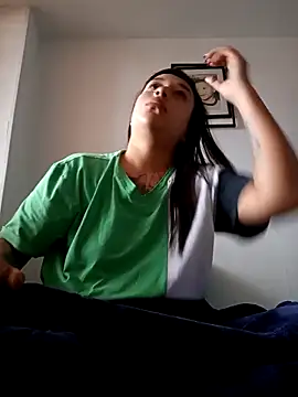 Isis Bathory online show from 10-26-25, 03:45