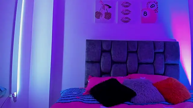 Snapshot of kittymonroe1 chatting on 02-12-26, 05:56 kittymonroe1 online show from 02-12-26, 05:56