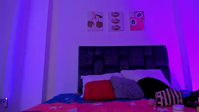 Snapshot of kittymonroe1 chatting on 02-28-26, 06:18 kittymonroe1 online show from 02-28-26, 06:18