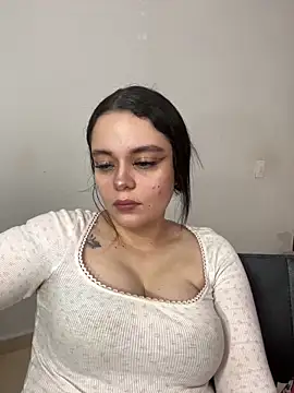 Snapshot of Selena_Roa chatting on 02-14-26, 03:23 Selena Roa online show from 02-14-26, 03:23