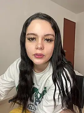 Snapshot of Selena_Roa chatting on 02-07-26, 03:09 Selena Roa online show from 02-07-26, 03:09