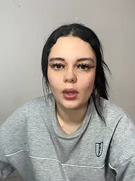 Snapshot of Selena_Roa chatting on 02-12-26, 03:23 Selena Roa online show from 02-12-26, 03:23