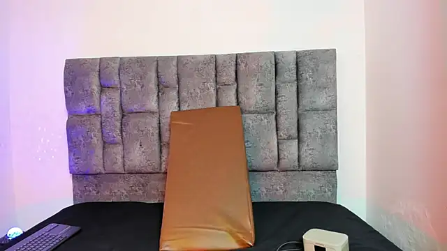 miah storm online show from 11-08-25, 02:48