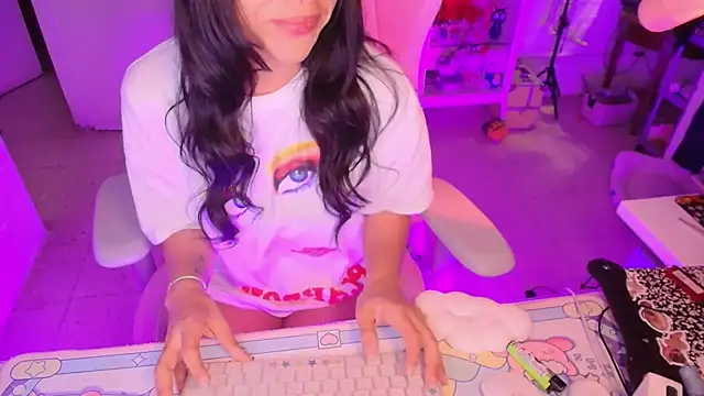 Snapshot of kaithra chatting on 12-17-25, 11:21 kaithra online show from 12-17-25, 11:21