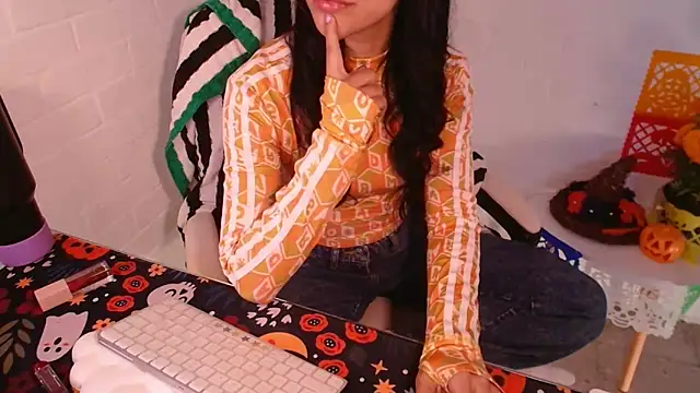 Snapshot of kaithra chatting on 10-29-25, 11:25 kaithra online show from 10-29-25, 11:25