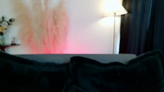 Snapshot of mia_roux1 chatting on 02-07-26, 12:46 mia roux1 online show from 02-07-26, 12:46