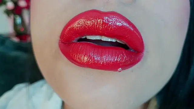 Snapshot of mia_roux1 chatting on 03-02-26, 10:06 mia roux1 online show from 03-02-26, 10:06